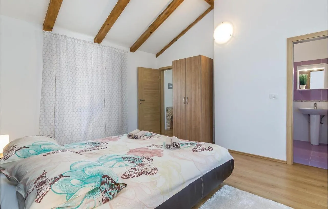 Nice Home In Sv,Petar U Sumi With Jacuzzi Pamići 0*,  Kroatien