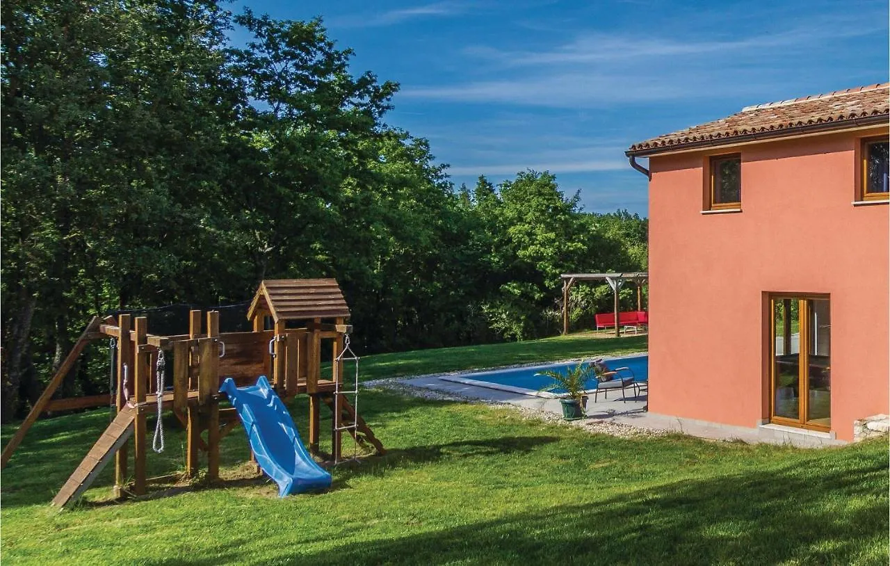 Nice Home In Sv,Petar U Sumi With Jacuzzi Pamići